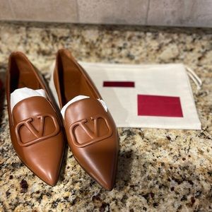 Valentino Garavani V LOGO Loafers.
